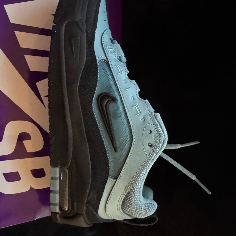 Nike Black and Light Blue Athletic Shoes Air Max Ishod sized women’s 9 - Picture 4 of 6